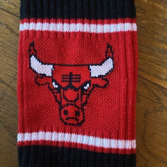 Bull’s crew socks, one pair, one size red black white. - Picture 1 of 4